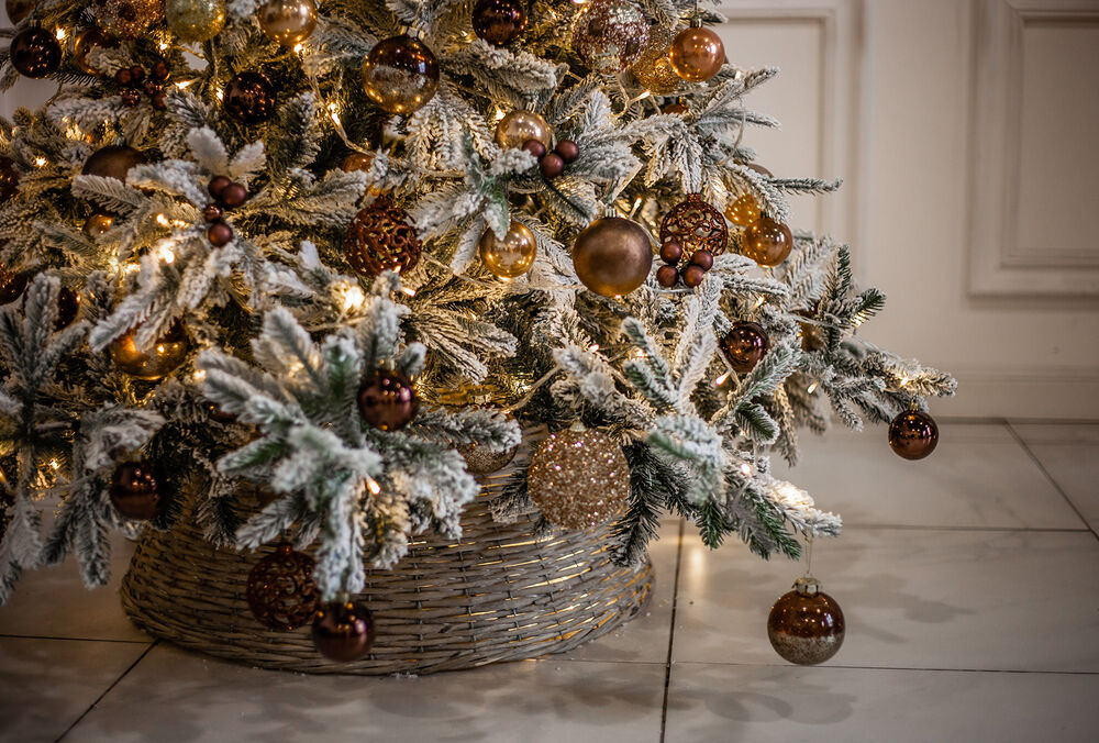 Как украсить елку на Новый 2025 год: основные тренды