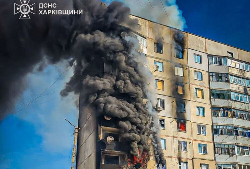 У Ковшарівці після російського обстрілу горіла 9-поверхівка: фото