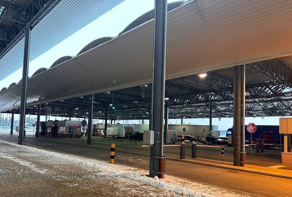 У Польщі кажуть, що перевізники не перешкоджають доставці військової допомоги в Україну