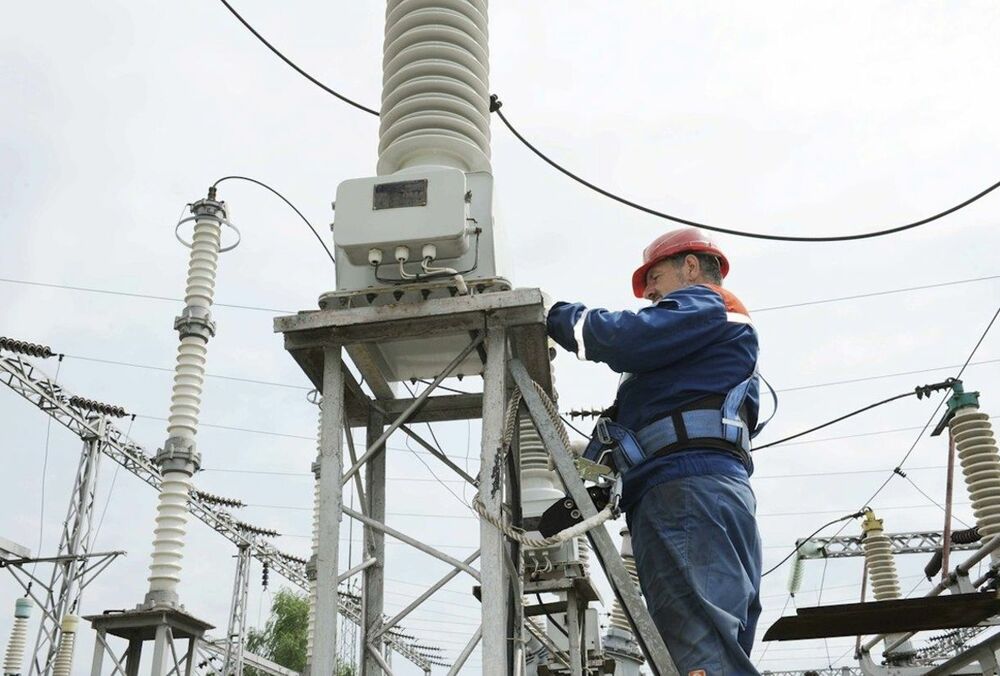 Енергетики почали відновлювати електромережі в Херсоні