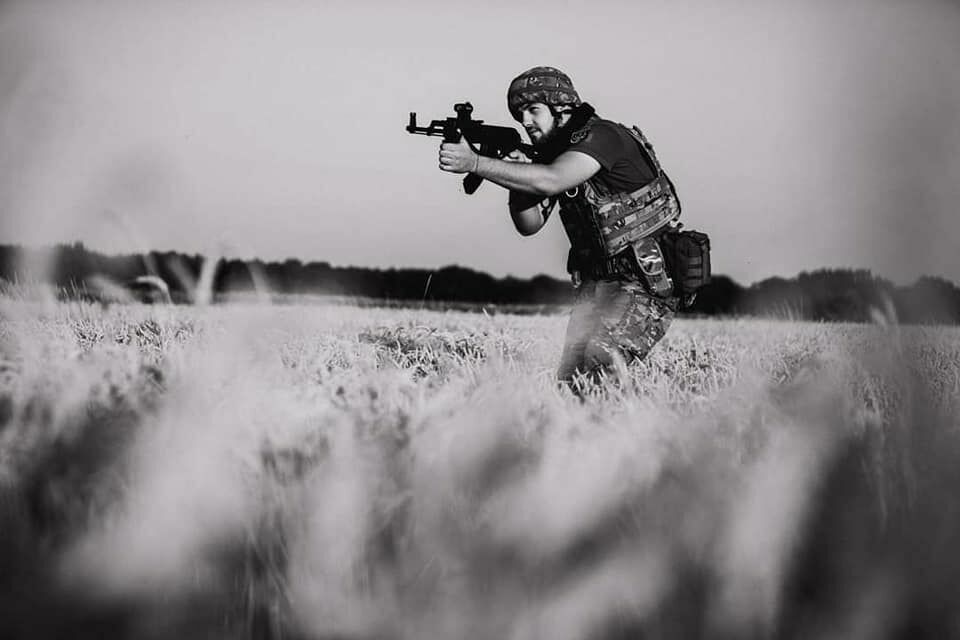 Шмыгаль не стал подписывать разрешение на выезд за границу для мужчин Шмыгаль не стал подписывать разрешение на выезд за границу для мужчин