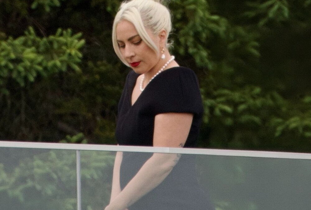 Леді Гага спровокувала чутки про вагітність: фото