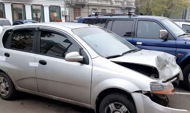 Пассажирка угнала такси в Одессе и попала на нем в аварию - ВИДЕО