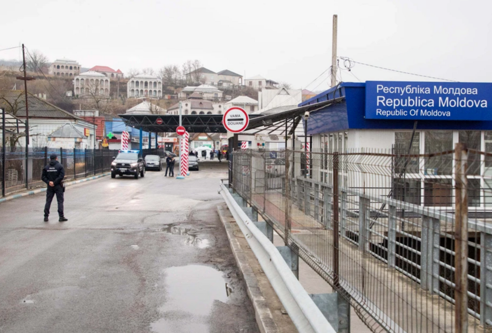 На кордоні з Молдовою тимчасово зупинили пропускні операції