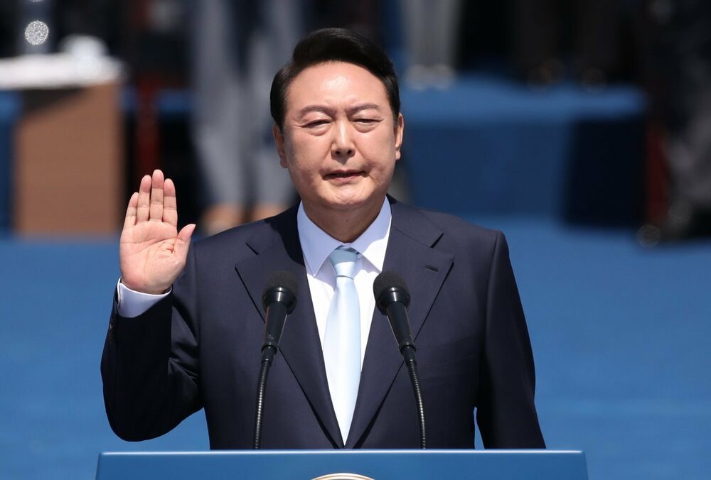 Президент Південної Кореї оголосив воєнний стан