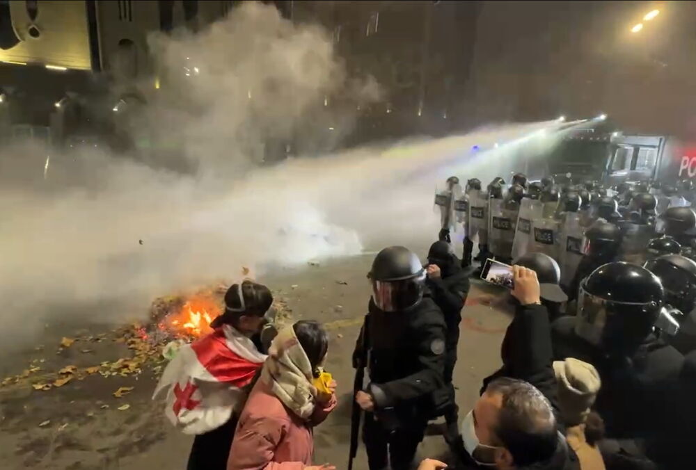 У Грузії розігнали мітинг опозиції, людей били до знепритомнення: відео