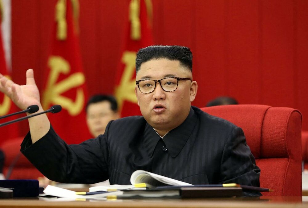 Кім Чен Ин наказав наростити виробництво зброї і готуватися до можливої війни