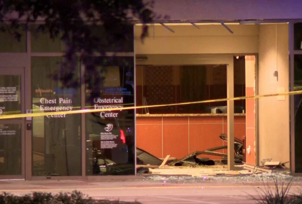 У Техасі автомобіль протаранив лікарню