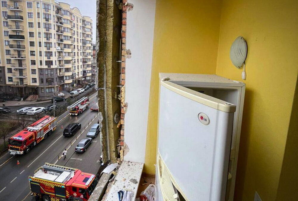 В Ірпені пролунав вибух у житловому будинку: фото, відео наслідків