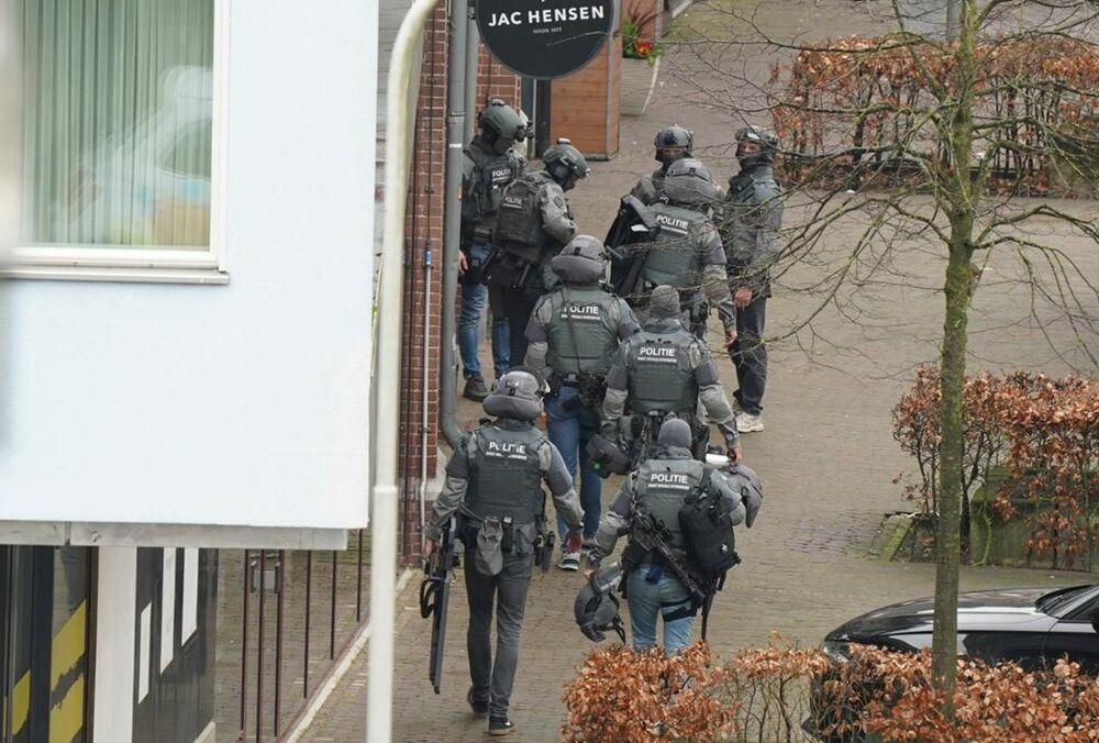 В Нидерландах захватили заложников в кафе: фото