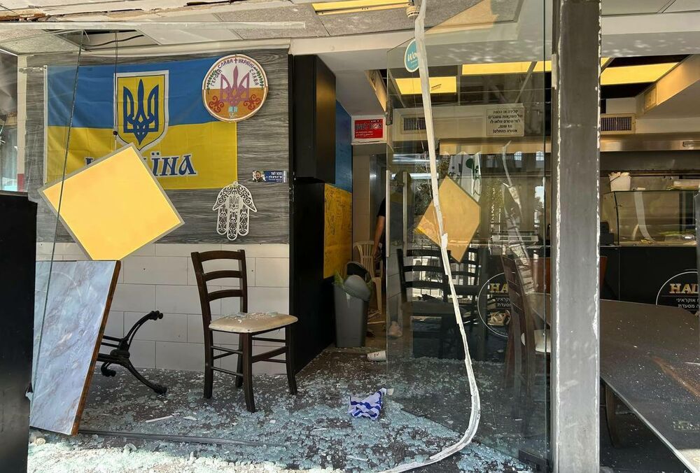 Іранська ракета пошкодила кафе українських біженців із Харкова у Хайфі