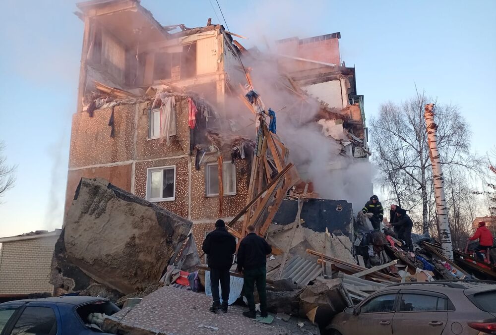 В России из-за взрыва обрушился подъезд жилого дома