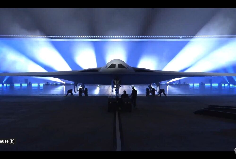 В США показали новый стратегический бомбардировщик