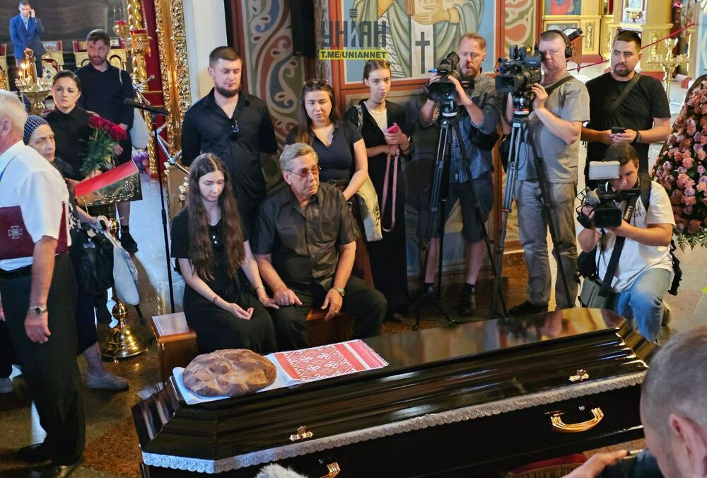 В Киеве похоронили журналистку Викторию Рощину (кадры) 