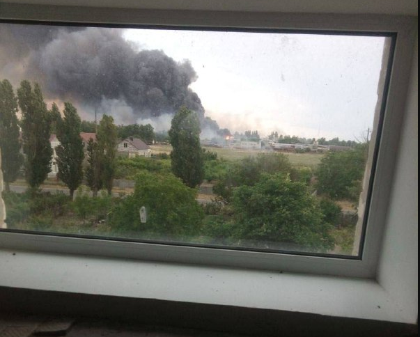 В Новой Каховке горит склад боеприпасов оккупантов, - соцсети