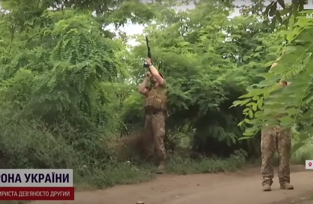 Безперервні обстріли та атаки дронами: що відбувається на звільнених позиціях під Красногорівкою