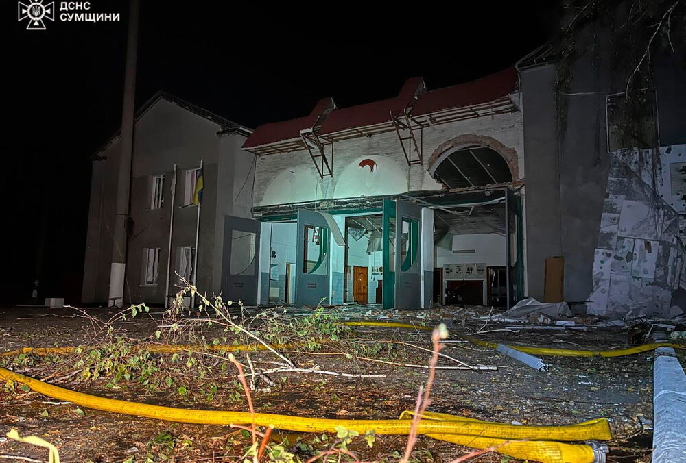 Росія скинула КАБи на Сумську область: поранено рятувальників, у регіоні відключення світла