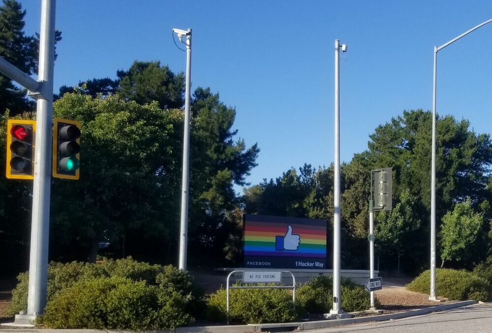 Накануне юзеры лишились доступа к популярнейшим соцсетям: хронология события 