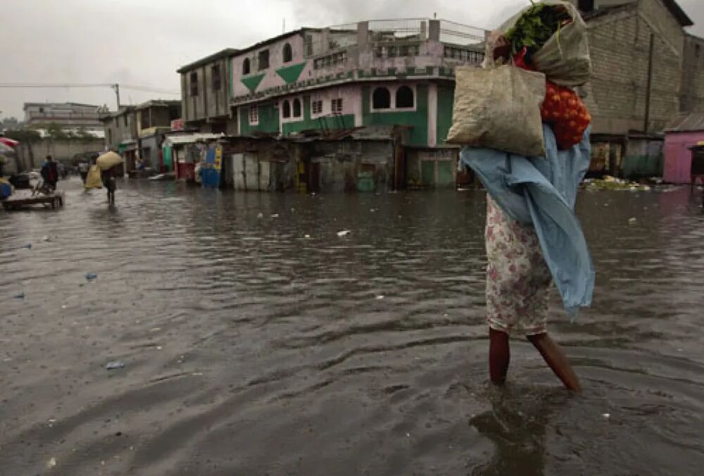 На Гаити из-за сильных ливней погибают люди