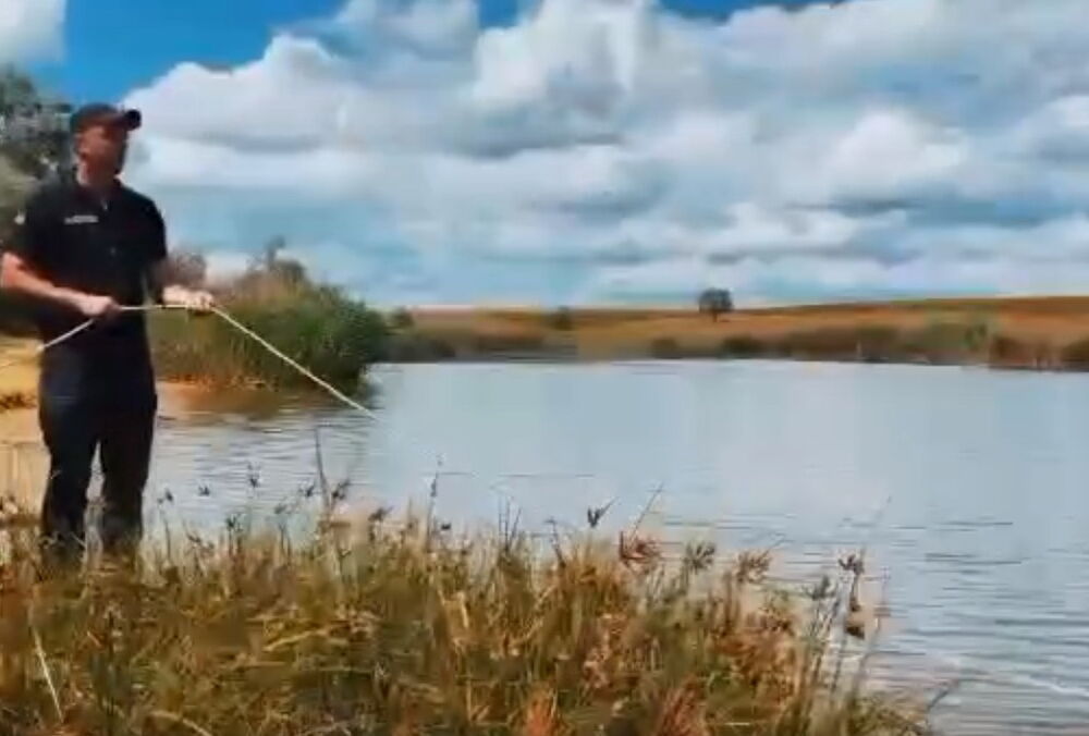 Спасая своих внучек на надувном матрасе, утонул пожилой мужчина