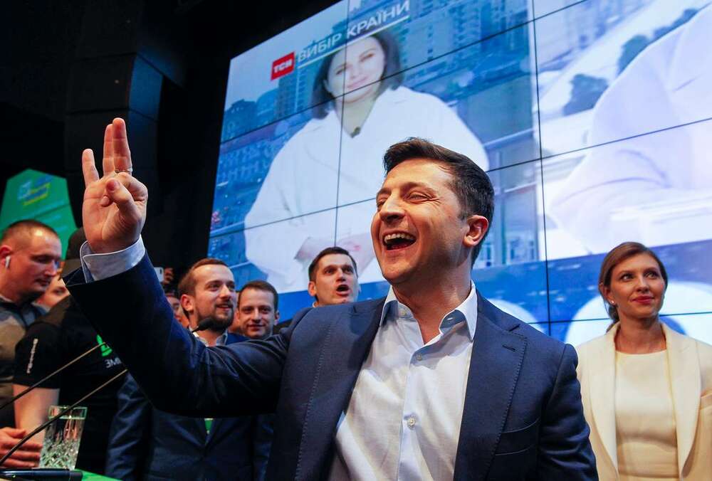 Зеленський зберігає найвищий рейтинг довіри в українців, його наздоганяє Разумков, - опитування