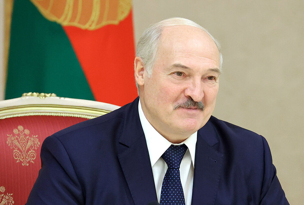 Лукашенко посетовал, что Путин не пригласил его в Крым  Лукашенко посетовал, что Путин не пригласил его в Крым