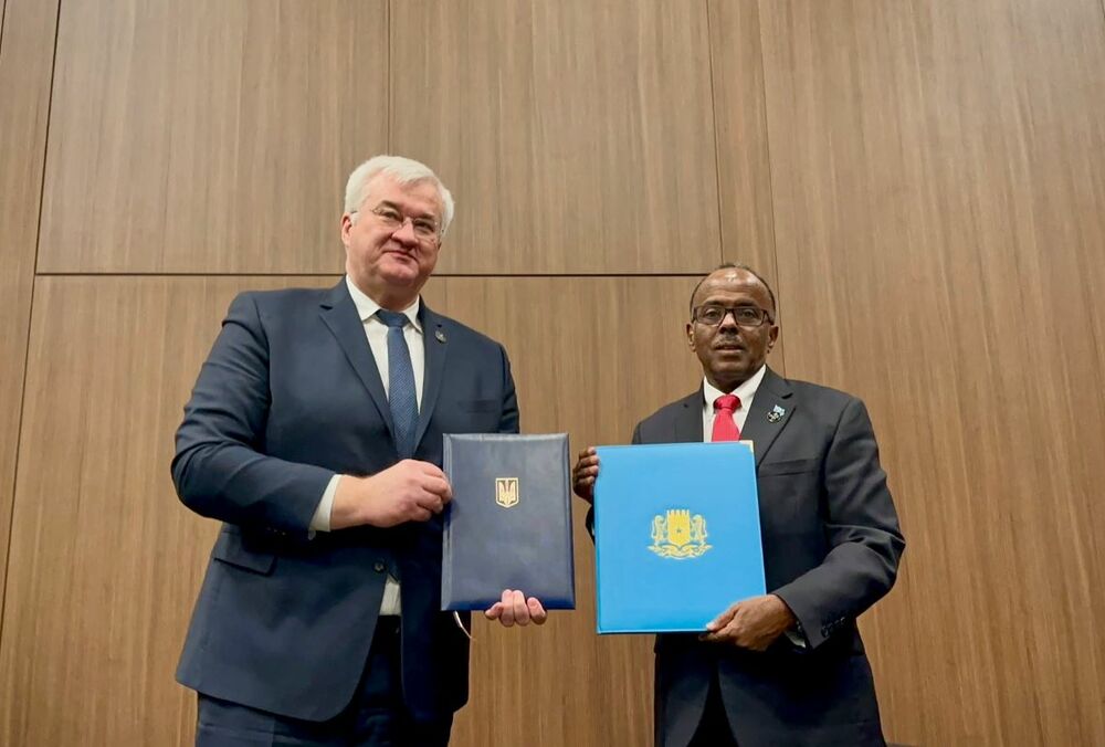 Украина установила дипломатические отношения с Сомали