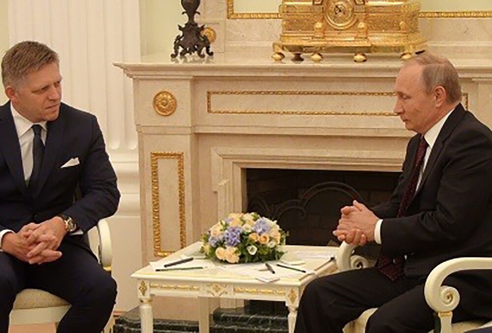 Роберт Фицо заявил, что по приглашению Путина поедет в Москву на празднование 9 мая