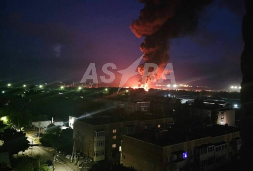 В России атакованы сразу несколько нефтебаз: кадры