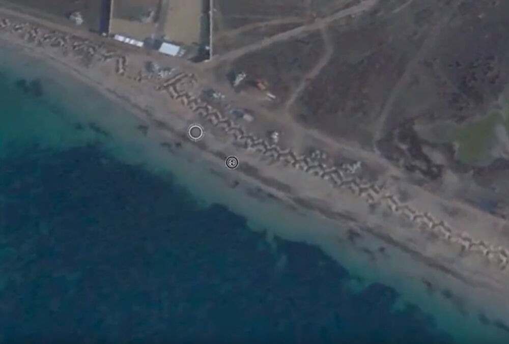 Росіяни вздовж кримського узбережжя викопали близько 200 км траншей: відео