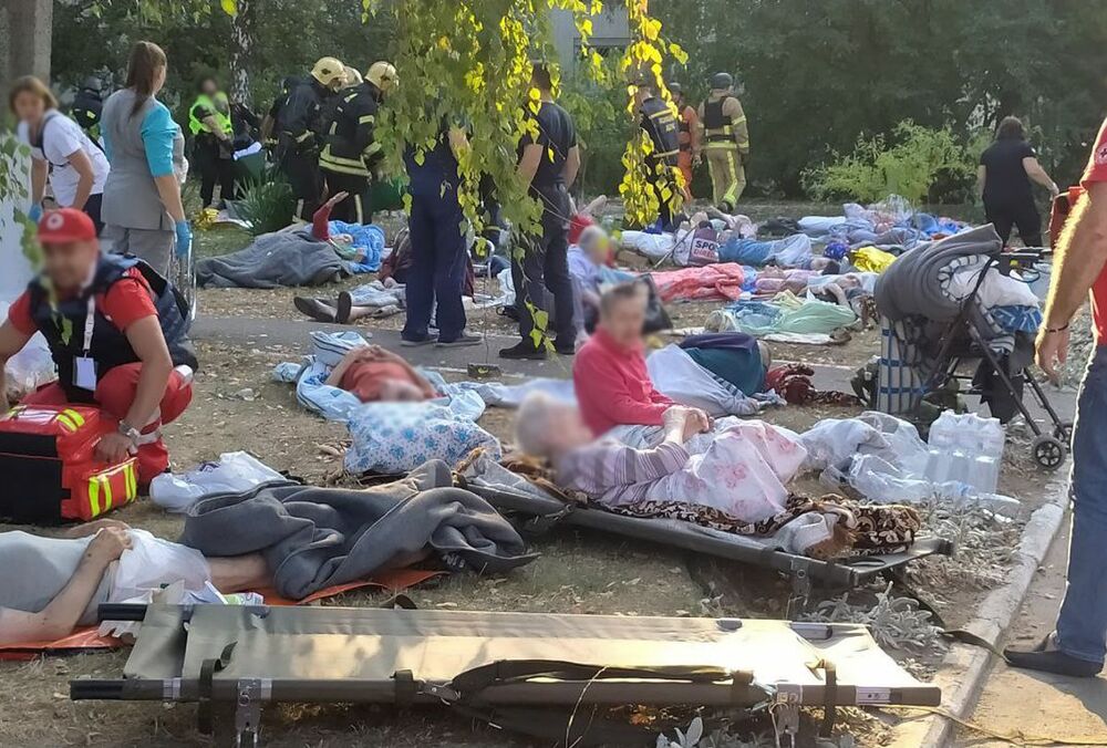 В Сумах российская бомба попала в пансионат для пожилых людей