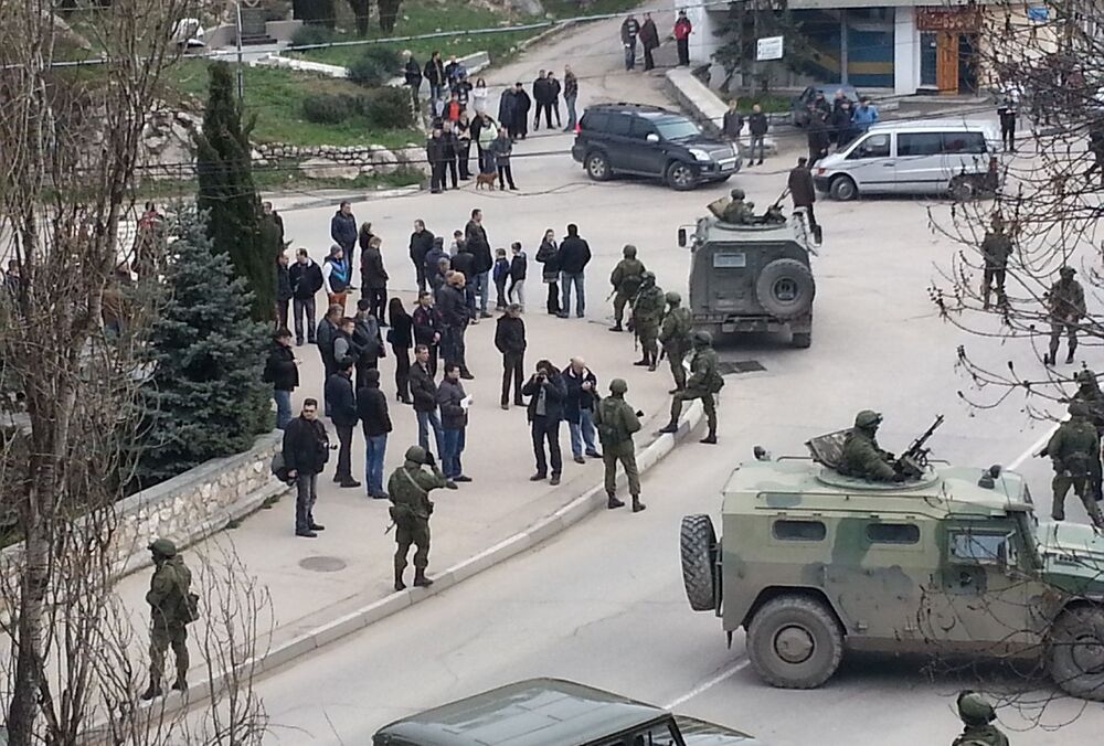 ”Находились там незаконно”: россиян предупредили о неминуемом выдворении из Крыма 