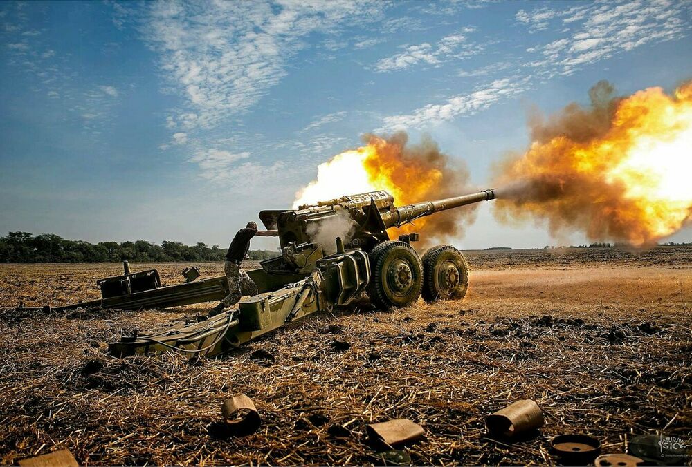 Російські загарбники з артилерії атакували селище в Херсонській області Російські загарбники з артилерії атакували селище в Херсонській області