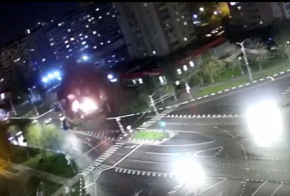 Появилось видео взрыва в Белгороде: взрывная волна забросила машину на крышу магазина