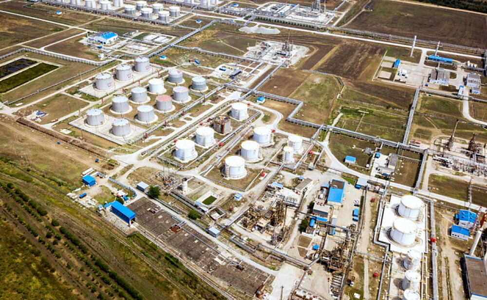 В России заявили об атаке на два НПЗ и нефтебазу: СМИ сообщают, что это работа СБУ