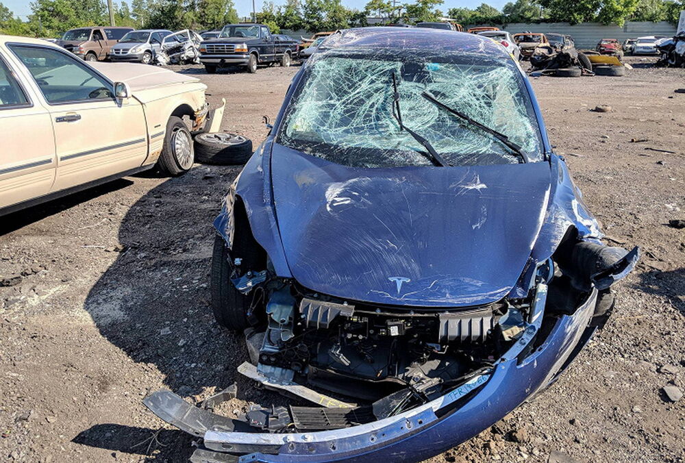 Владельцы Tesla оказались худшими водителями в США