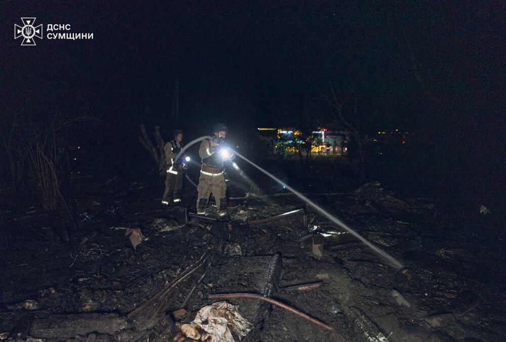 В Сумах после российского обстрела горят две большие электрические подстанции