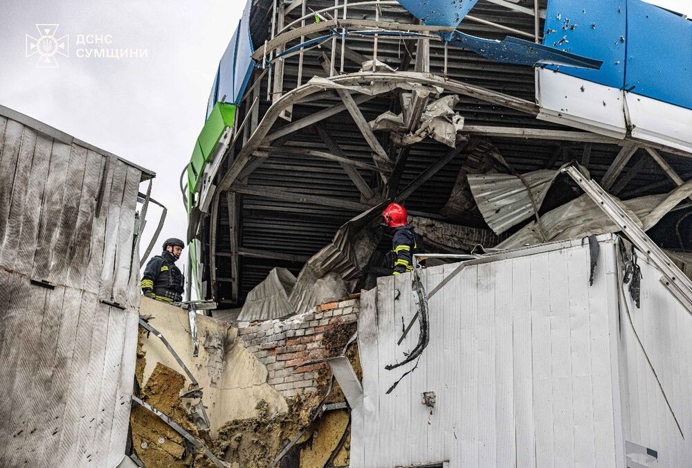 Рятувальники показали наслідки обстрілу Сум