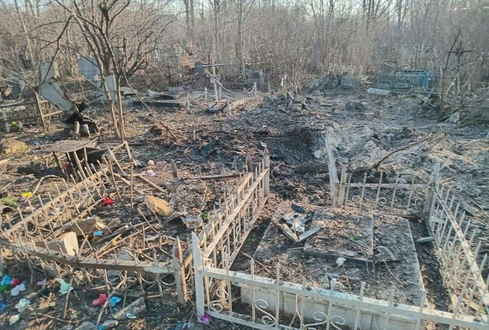 Десятки могил уничтожены на Таировском кладбище в Одессе из-за российского обстрела