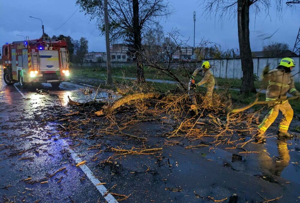 Укрзализныця предупреждает о сильных задержках поездов из-за непогоды