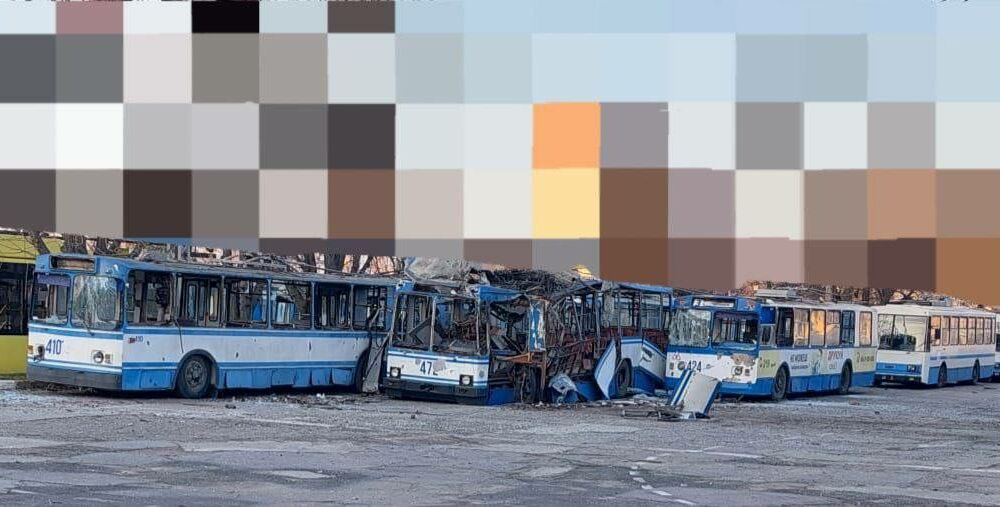 Российские военные ударили по транспортному предприятию в Херсоне Российские военные ударили по транспортному предприятию в Херсоне