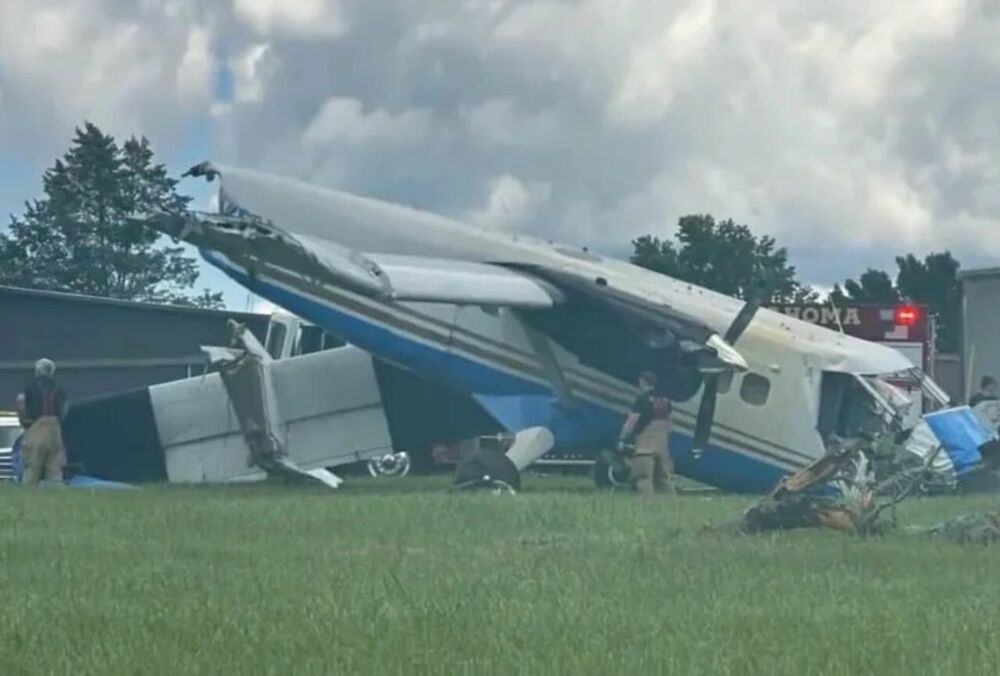 В США упал самолет с двумя десятками человек на борту