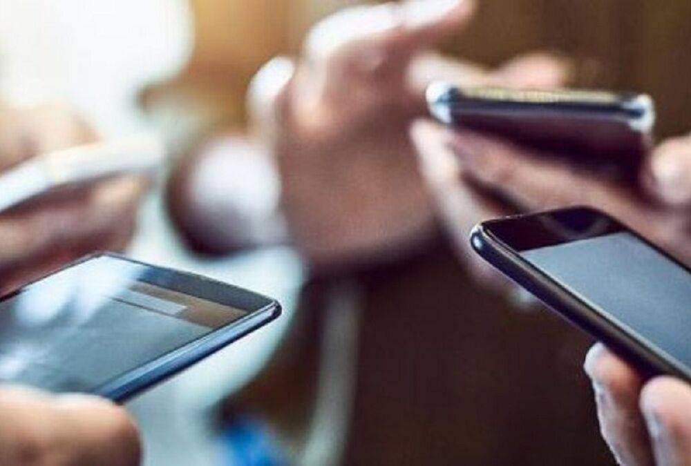 Після різкого подорожчання мобільного зв'язку українці масово подають заявки на перенесення номерів