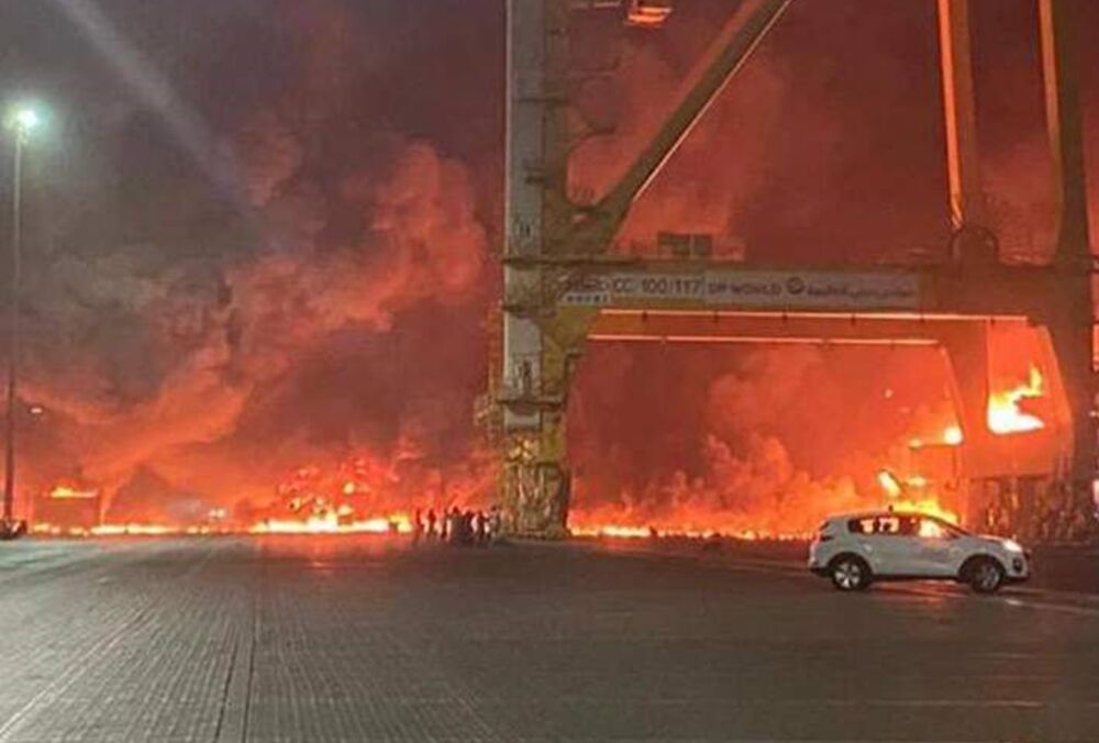 В порту Дубая прогремел мощный взрыв - ВИДЕО