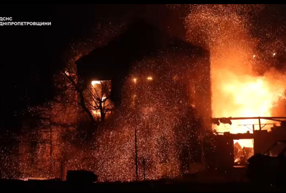 У Дніпрі через російський обстріл згоріла кіностудія