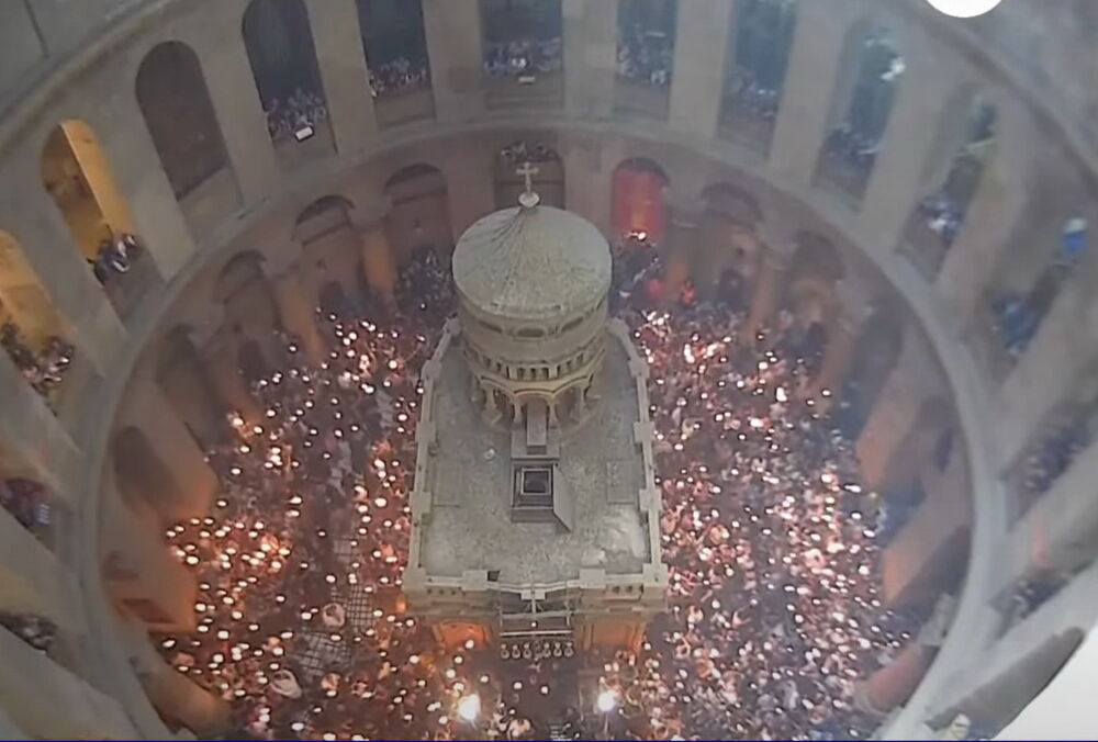 У храмі Гробу Господнього зійшов Благодатний вогонь: кадри