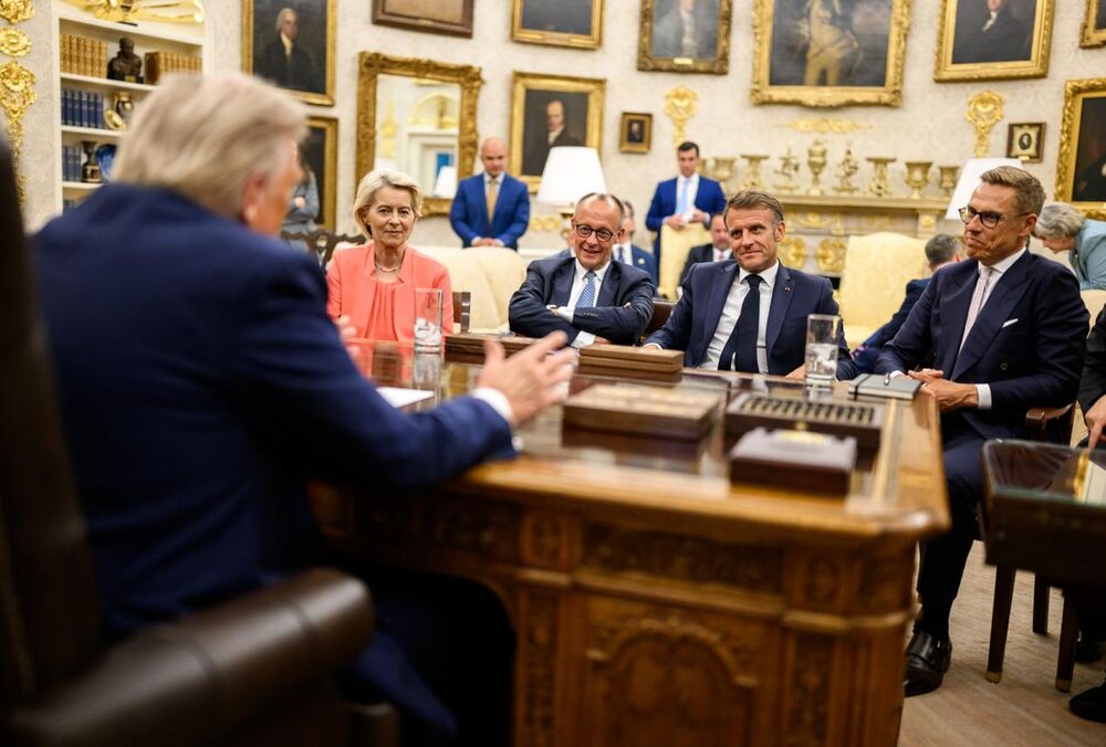 Зустріч Зеленського та Путіна може пройти в Женеві, - Макрон