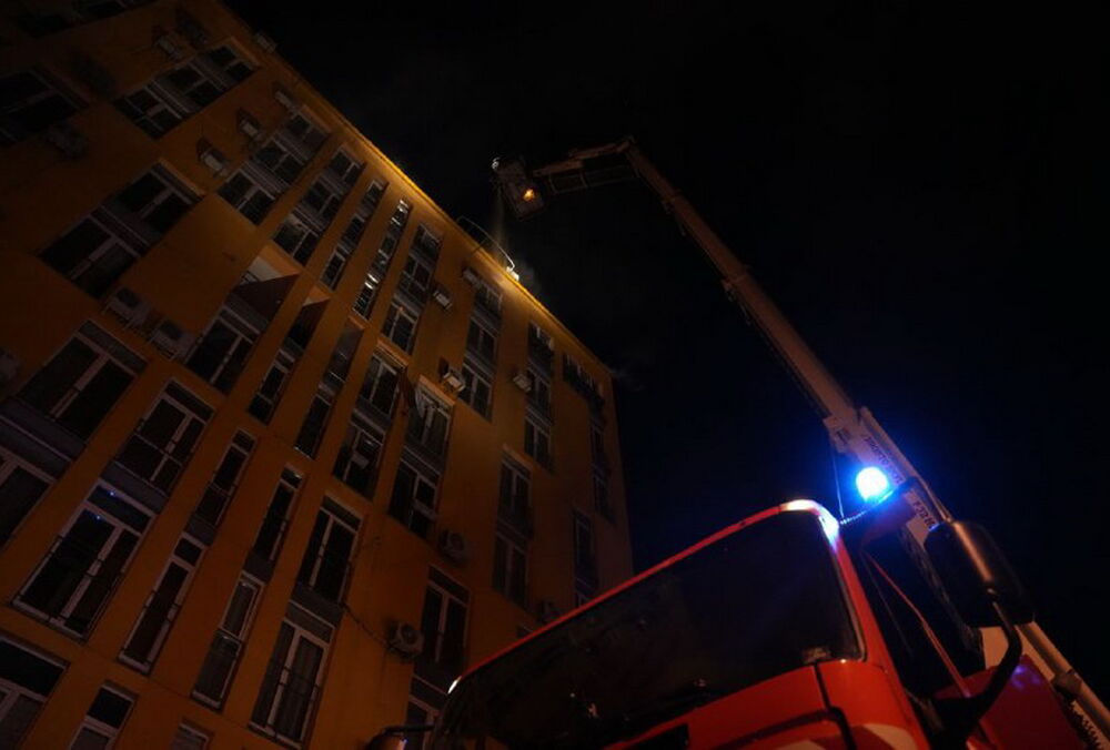 Рятувальники показали наслідки нової атаки дронів на Київ: фото