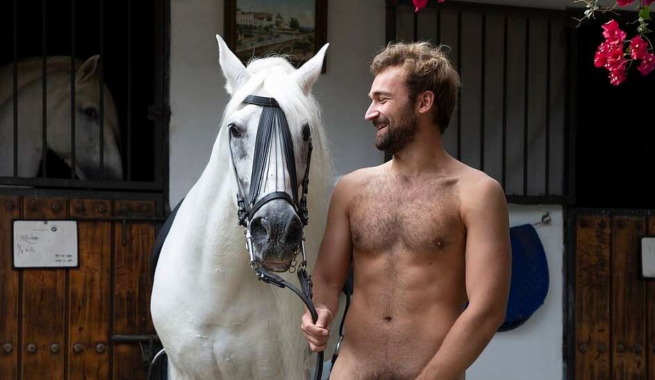 Ради благотворительности спортсмены со всего мира разделись догола - ВИДЕО