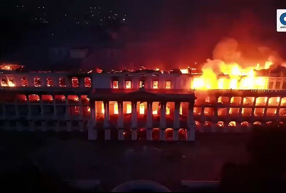 У Непалі протестувальники спалили два 100-річні палаци, в яких працювали політики